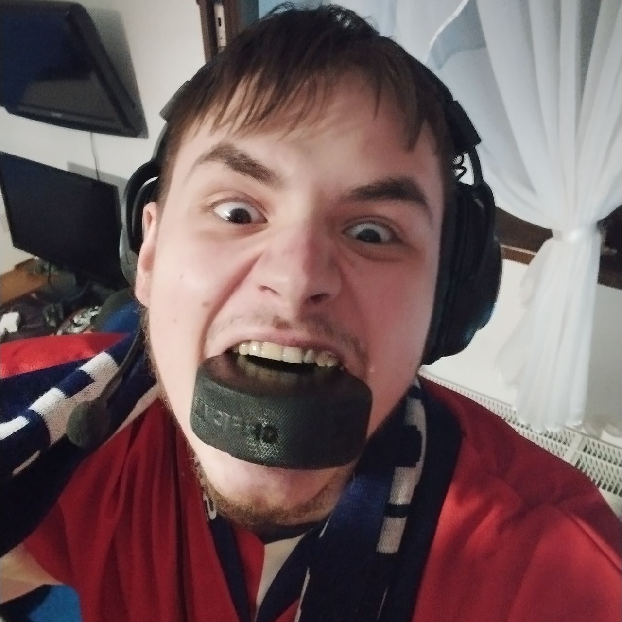 Soutěžní fotografie - Puk v hubě,  Moravskoslezský kraj