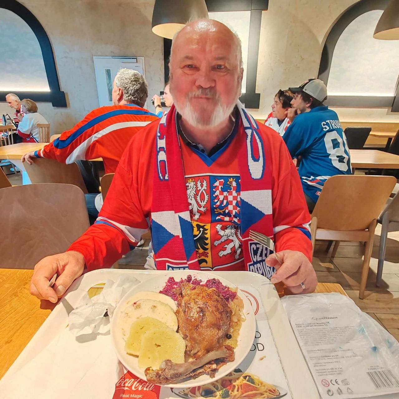 Soutěžní fotografie - Fandíme s plným žaludkem,  Moravskoslezský kraj
