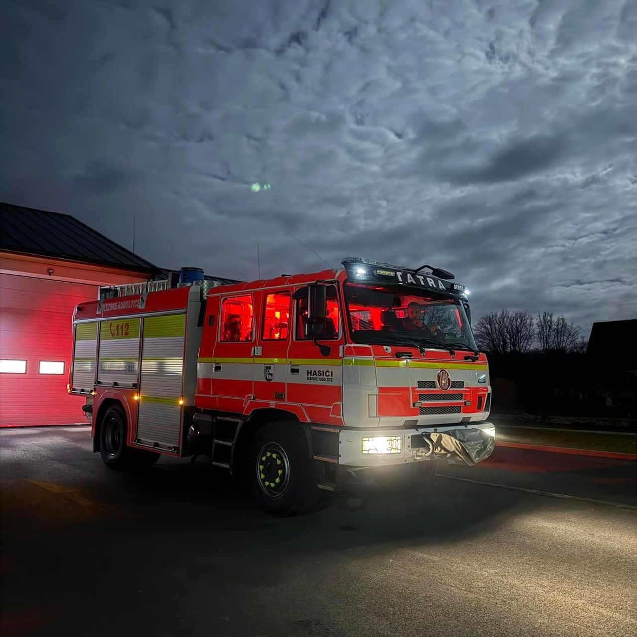 Soutěžní fotografie - Návrat na základnu při úplňků.,  Moravskoslezský kraj