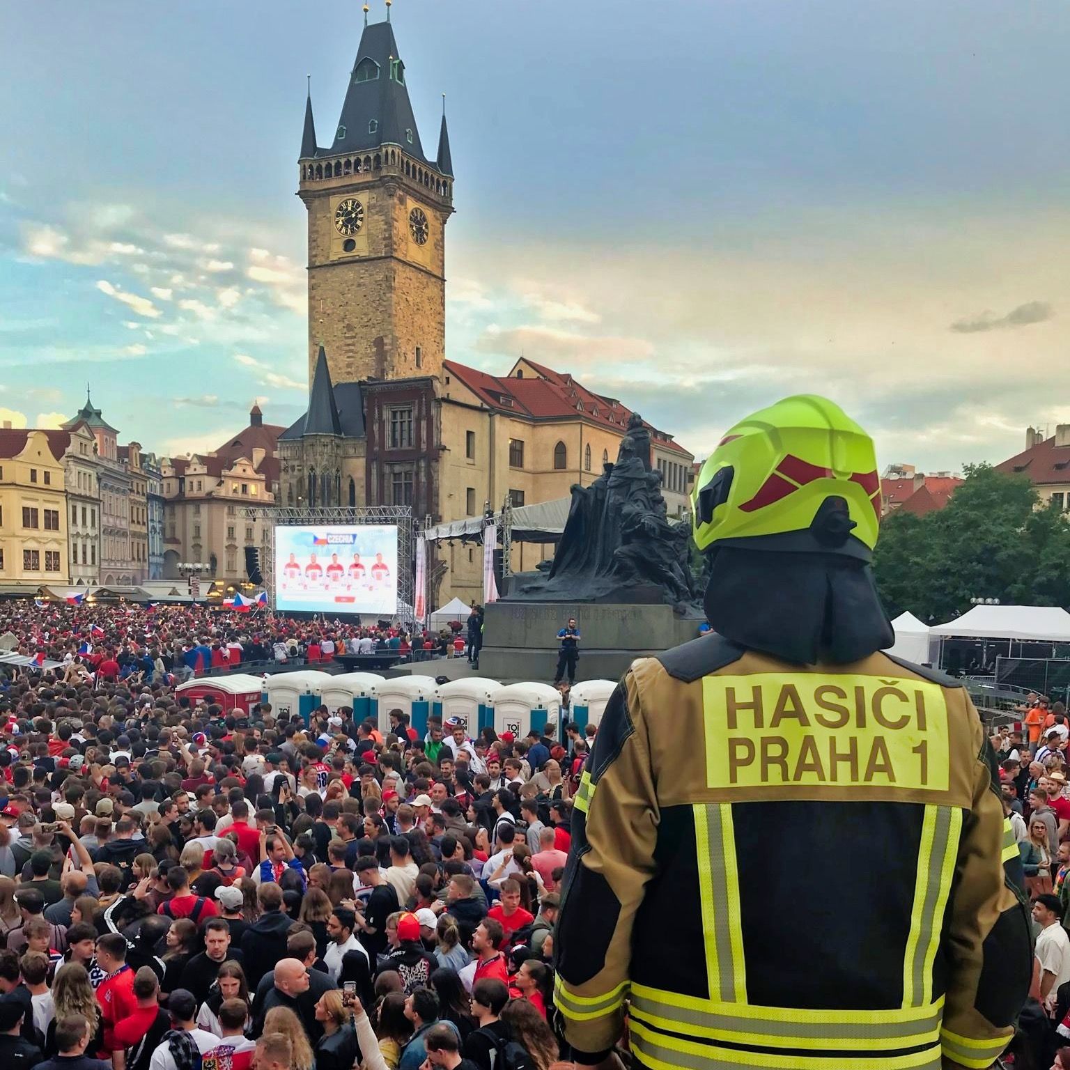 Soutěžní fotografie - Hasiči Prahy 1 při hokejovém zázraku,  Hlavní město Praha