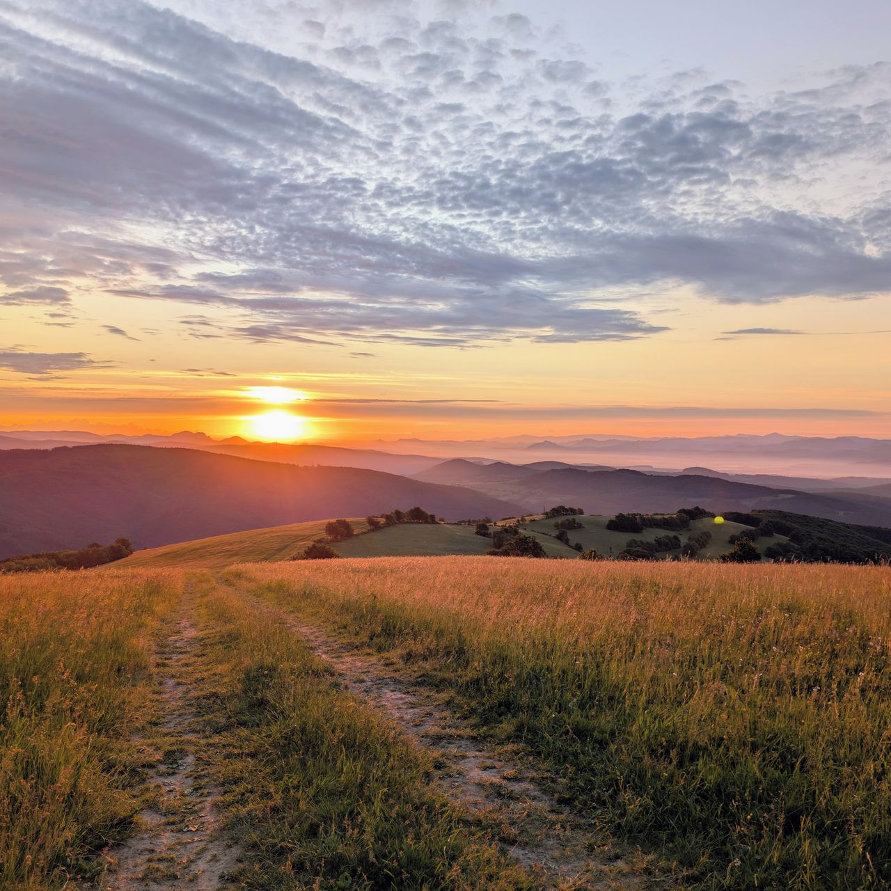 Soutěžní fotografie - Nad horů svítá,  CHKO Bílé Karpaty