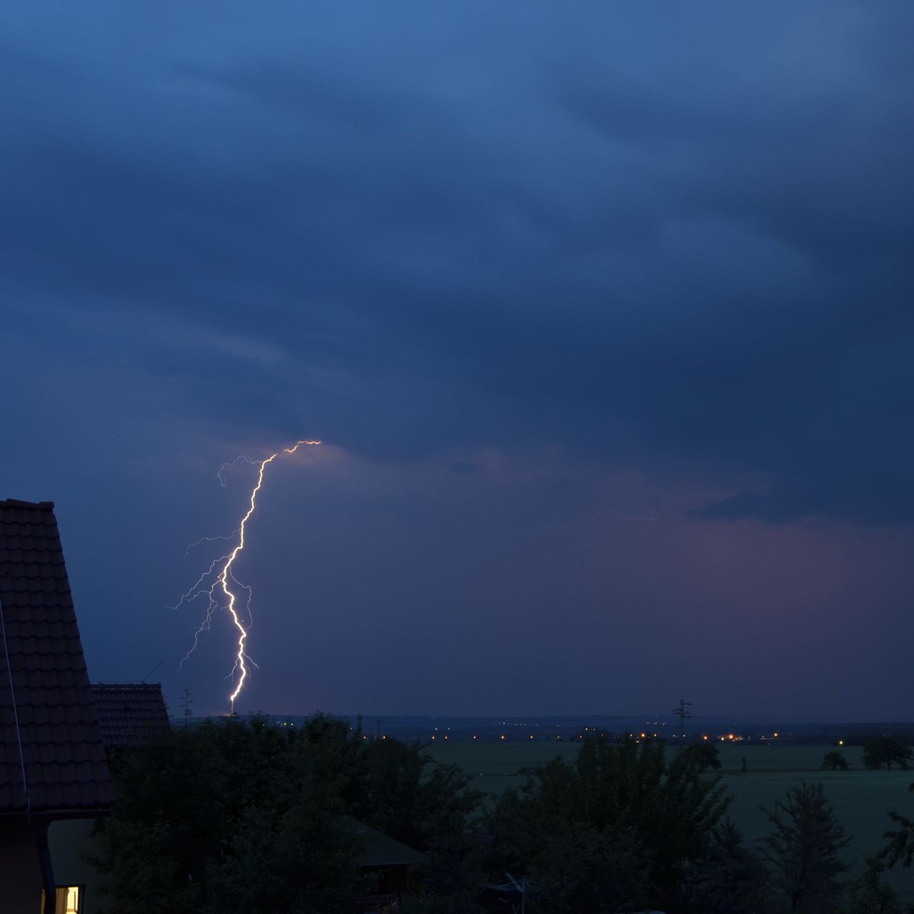 Soutěžní fotografie - Bouřka nad Chvaletickou elektrárnou,  Chvaletice