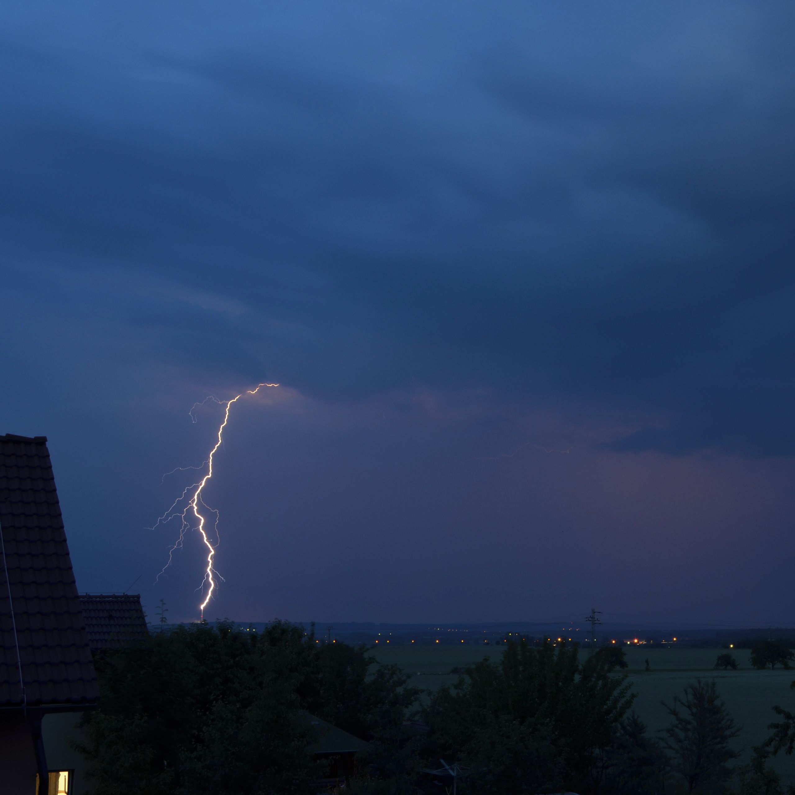 Soutěžní fotografie - Bouřka nad Chvaletickou elektrárnou,  Chvaletice