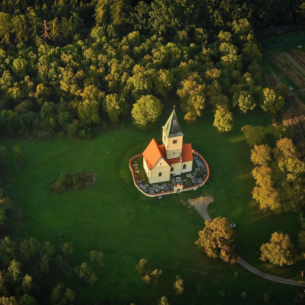 Soutěžní fotografie - Kostel sv. Jakuba a Filipa,  Kostel na Chvojně na Konopišti