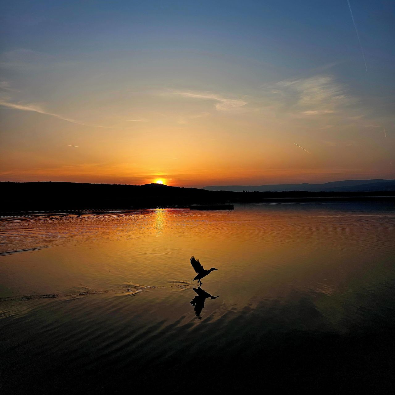Soutěžní fotografie - Zlatá hodinka,  Jezero Milada