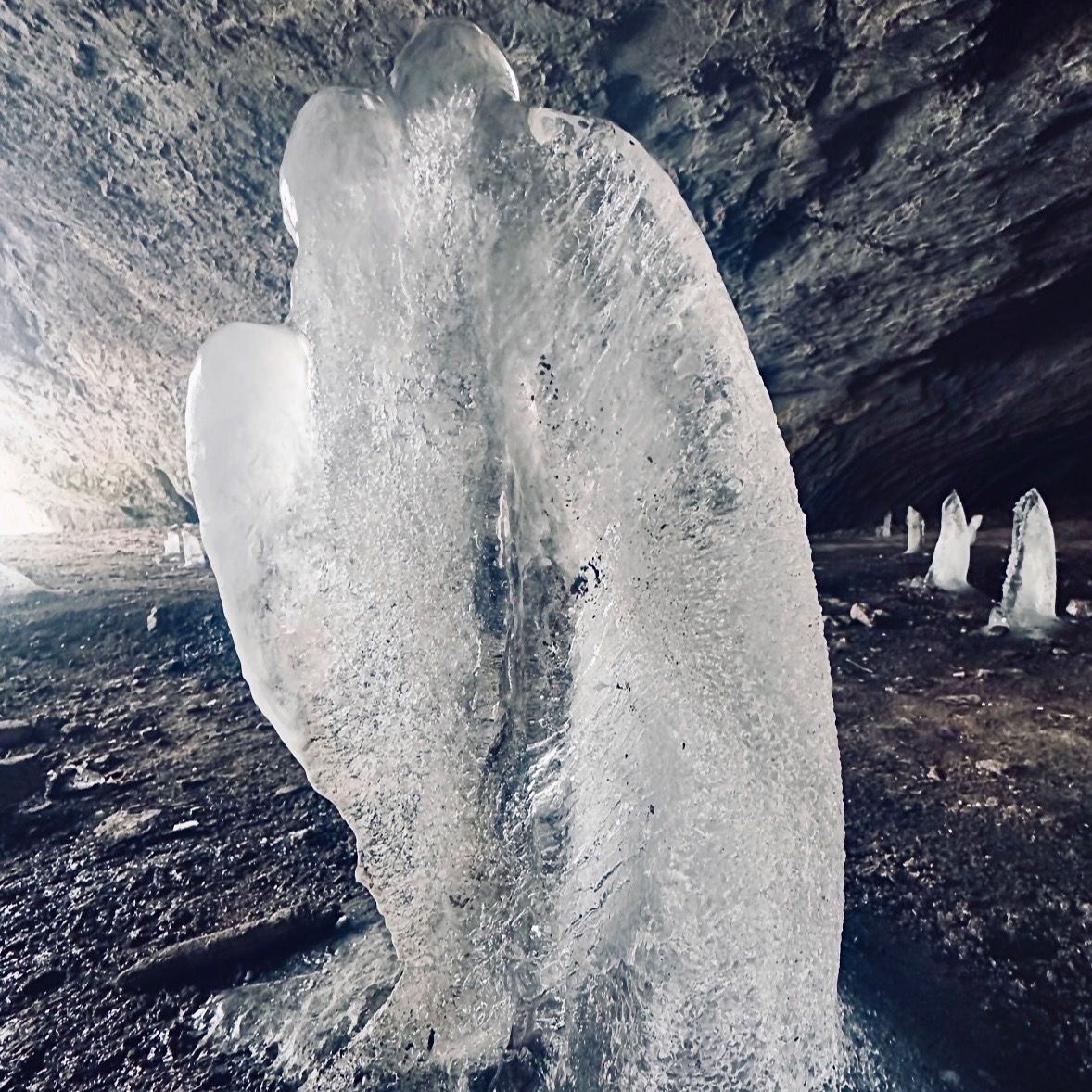 Soutěžní fotografie - Akt ledové krásky s dlouhými vlasy.,  Jeskyně Pekárna,Mokra-Horakov