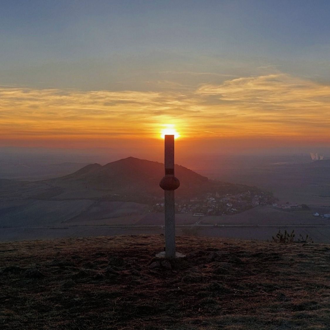 Soutěžní fotografie - Když na Oblíku svíci zapálí...,  České Středohoří - vrch Oblík