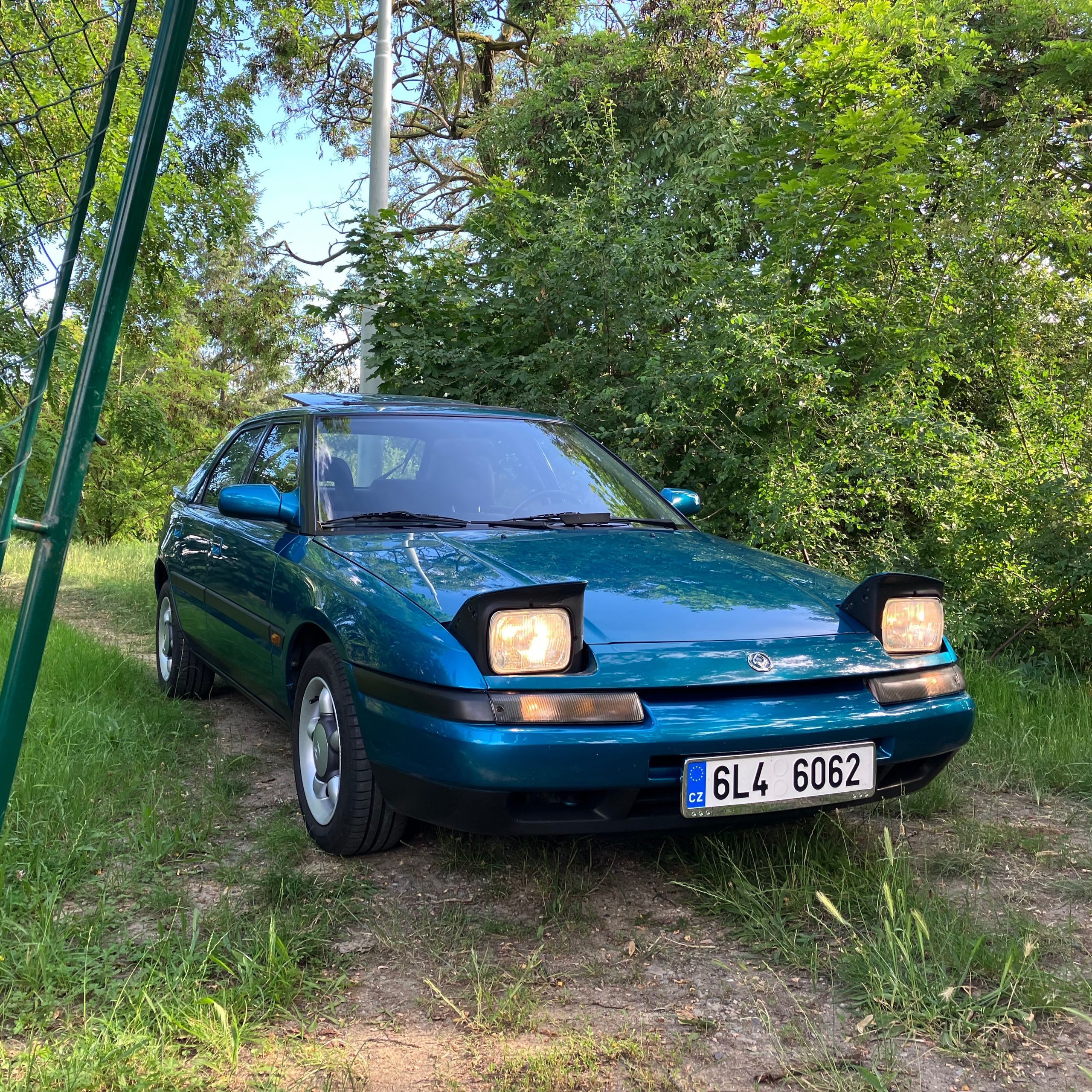 Soutěžní fotografie - Mrkačka,  Mazda 323 f bg