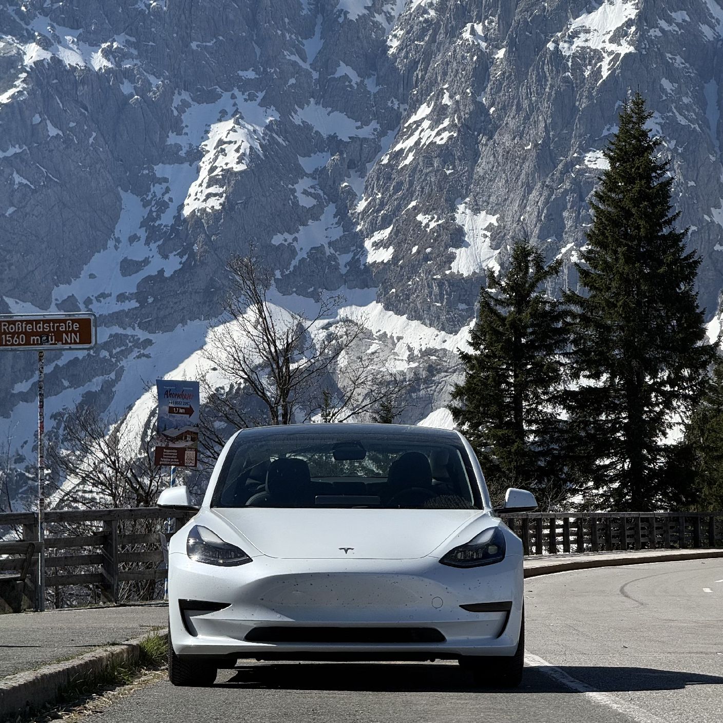Soutěžní fotografie - Bilý Rubín,  Tesla Model 3