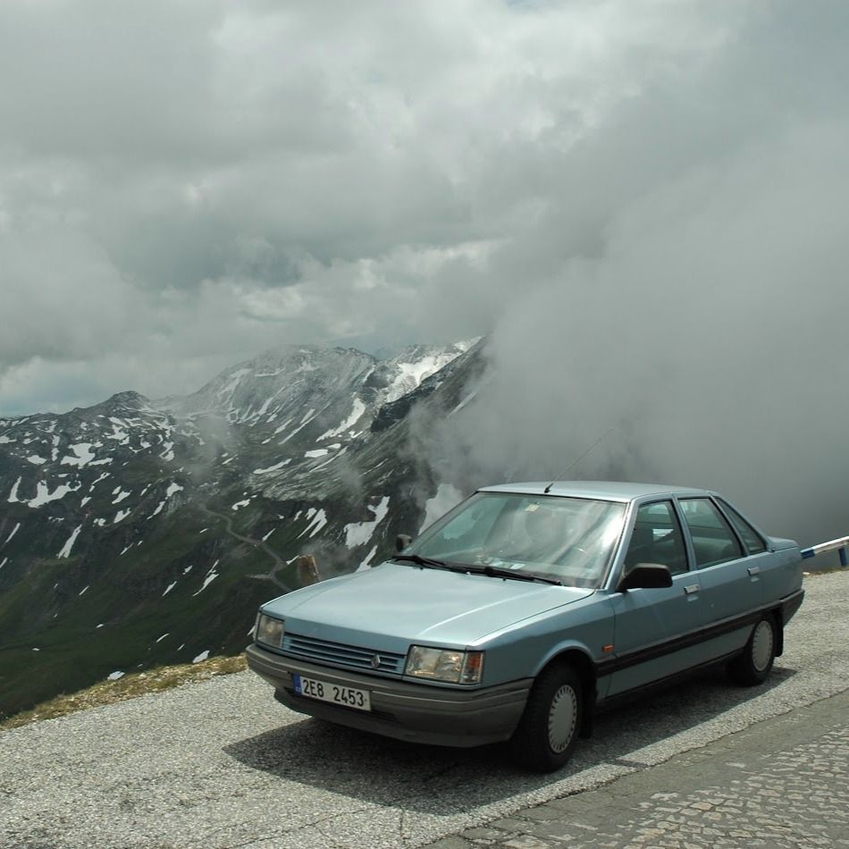 Soutěžní fotografie - Gauč,  Renault 21