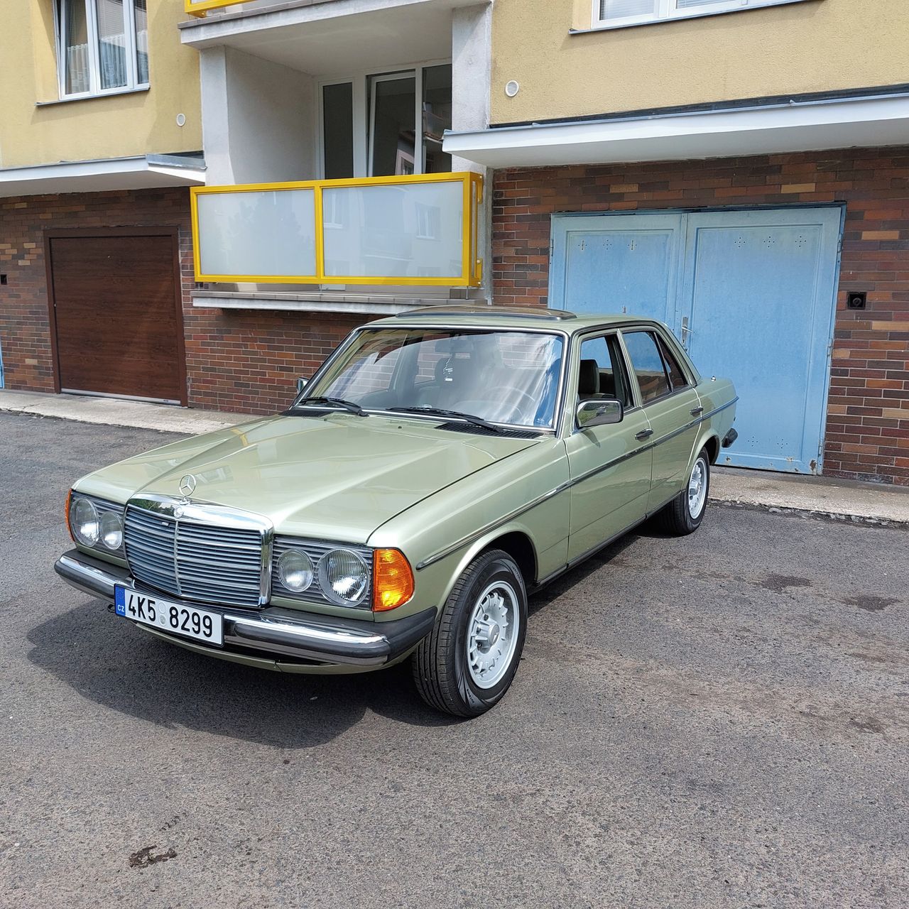 Soutěžní fotografie - Piano,  Mercedes Benz W123