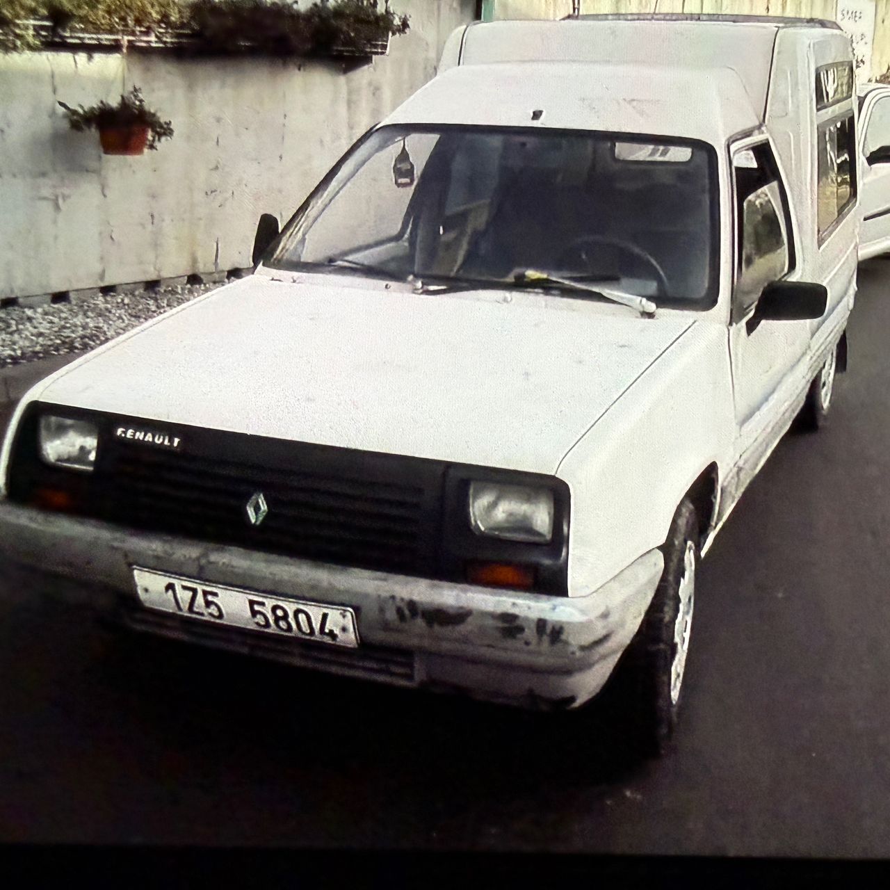 Soutěžní fotografie - Bedýnka,  Renault 5 Express 1986