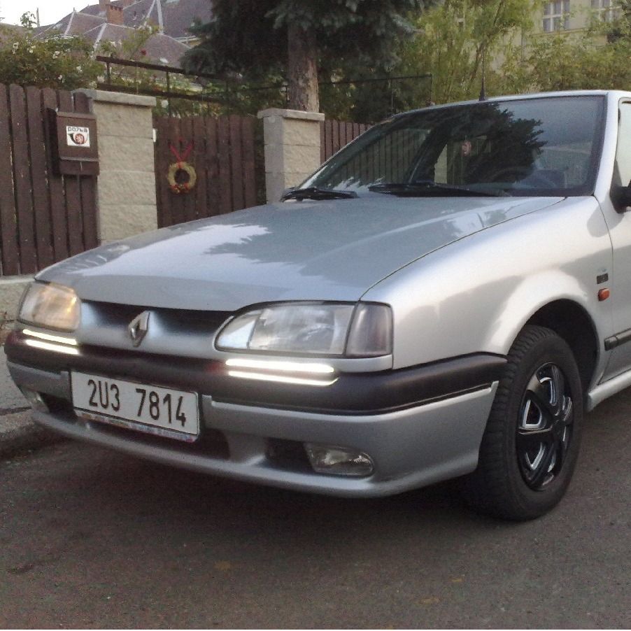 Soutěžní fotografie - Rencek,  Renault 19