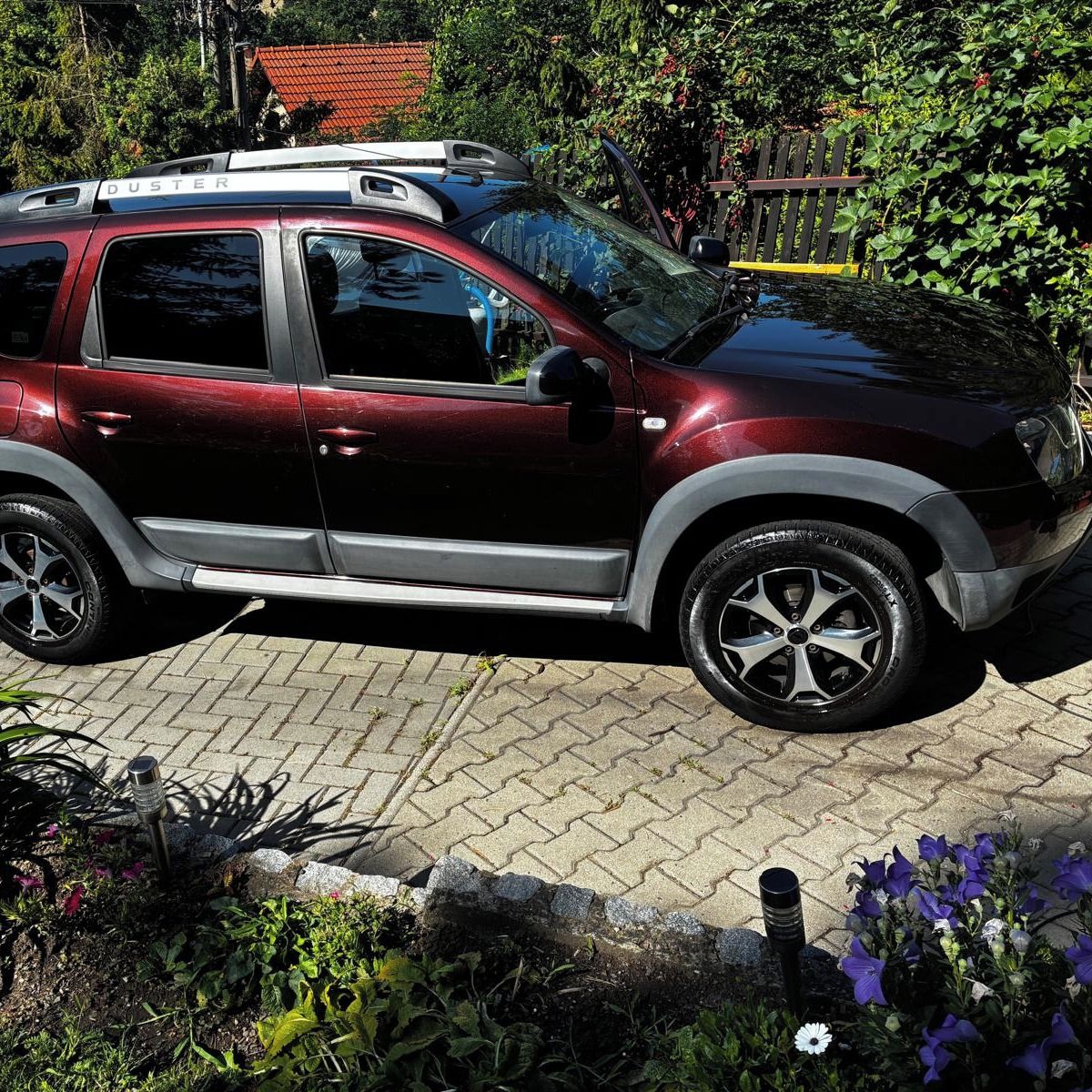 Soutěžní fotografie - Pupík,  Dacia Duster